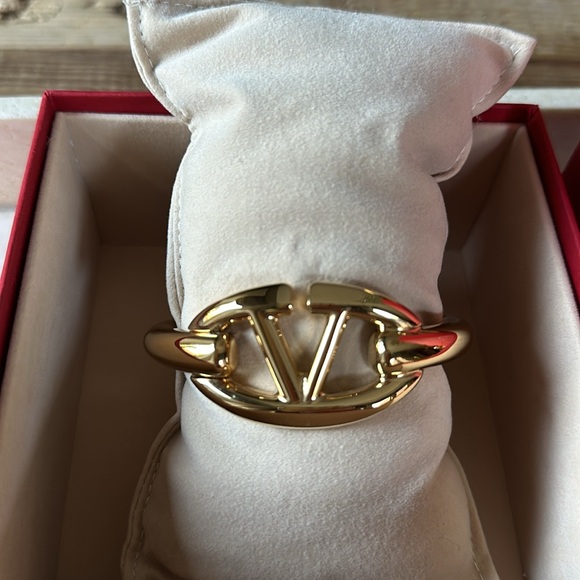 VALENTINO GARAVANI V Logo Gold Tone Moon Bangle Bracelet w BOX Dust Bag & tags. - Picture 6 of 11